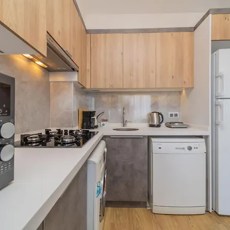 Gorgeous Flat With Shared Pool In Kepez דירה *