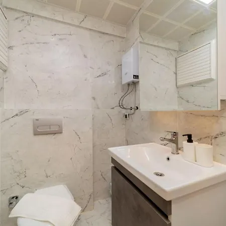Gorgeous Flat With Shared Pool In Kepez * אנטליה