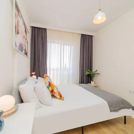 Apartment Gorgeous Flat With Shared Pool In Kepez *